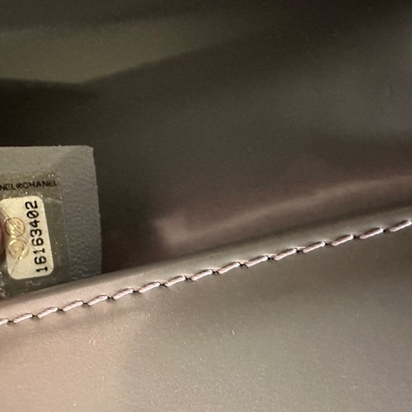 Chanel Boy Medium - Picture 6 of 16